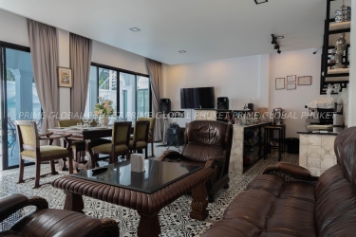 400 Sq.m Villa for Rent and Sale in Thalang